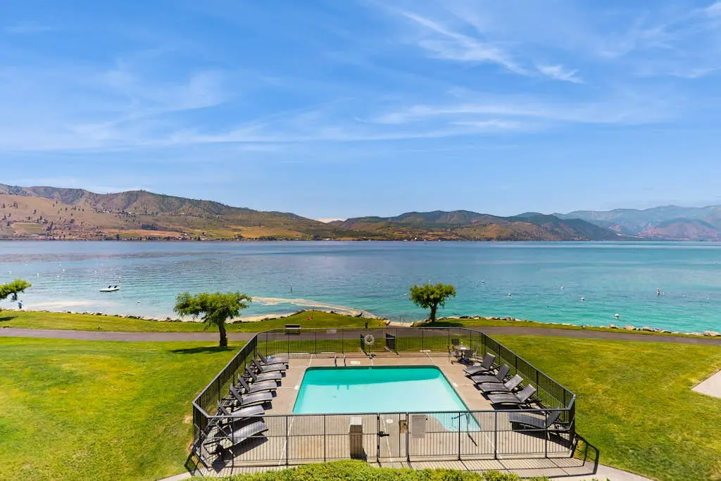 Lake Chelan Shores - Beachfront Splendor 12-5