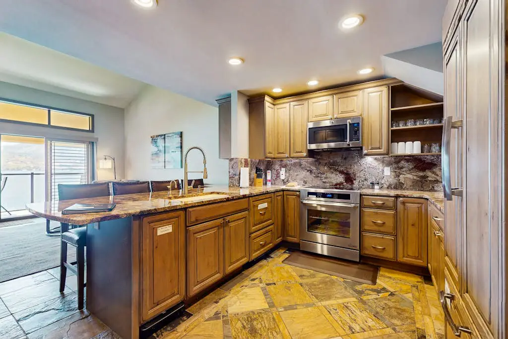 Lake Chelan Shores - Beachfront Splendor 12-5