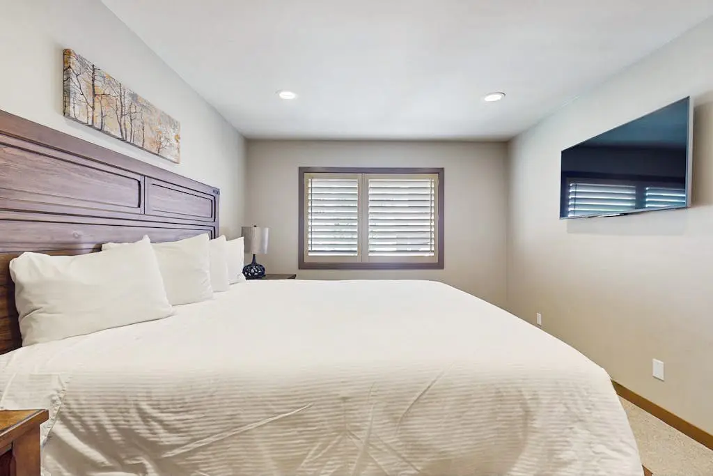 Lake Chelan Shores - Beachfront Splendor 12-5