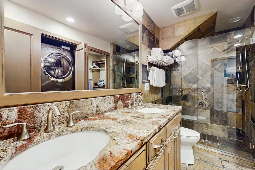 Lake Chelan Shores - Beachfront Splendor 12-5