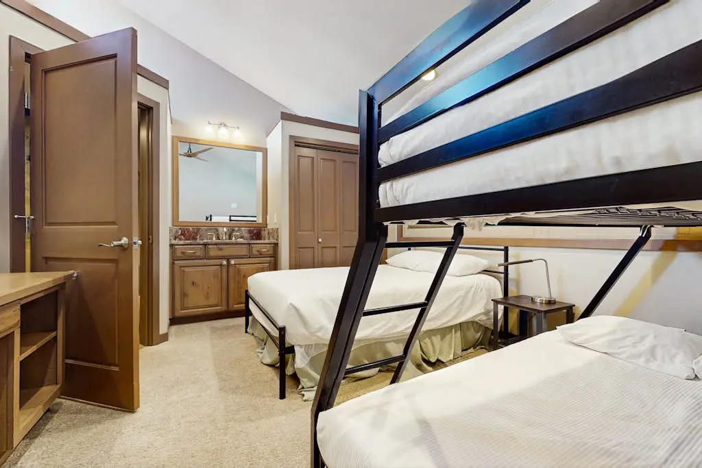 Lake Chelan Shores - Beachfront Splendor 12-5