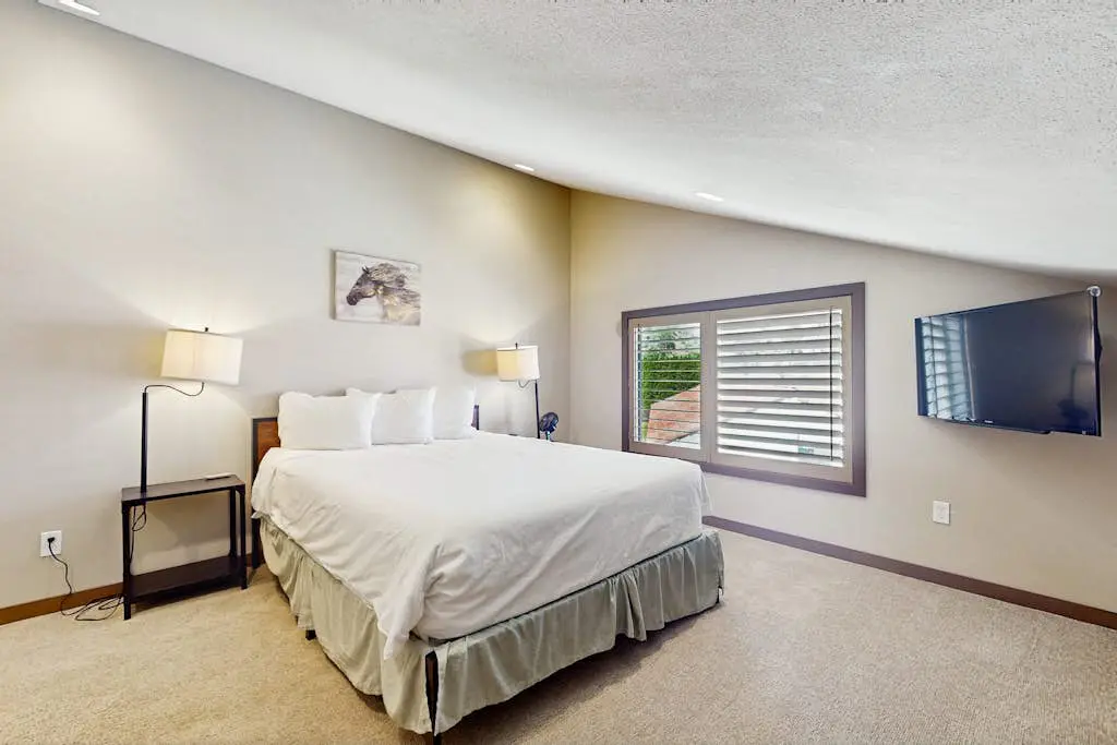 Lake Chelan Shores - Beachfront Splendor 12-5