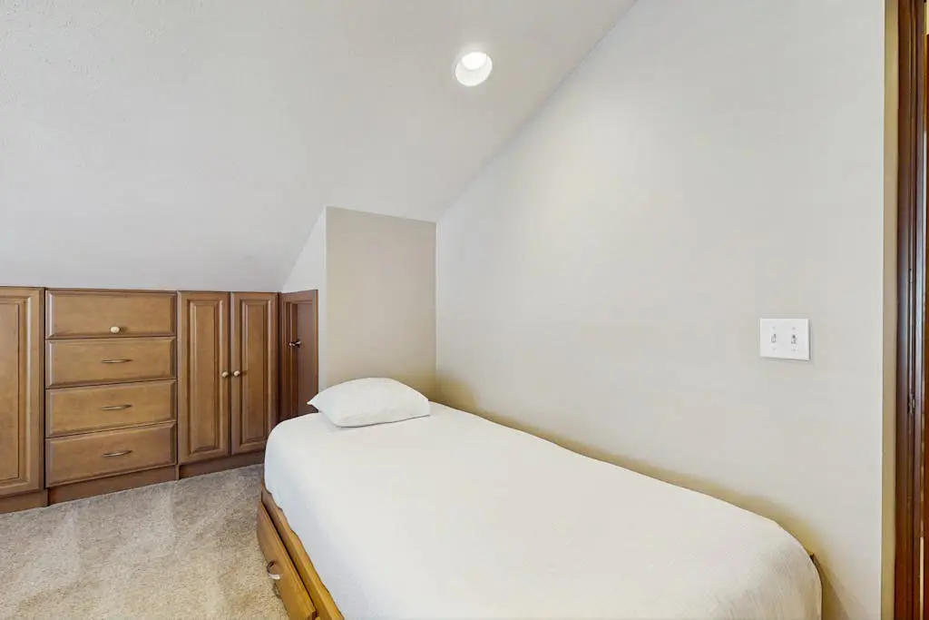 Lake Chelan Shores - Beachfront Splendor 12-5
