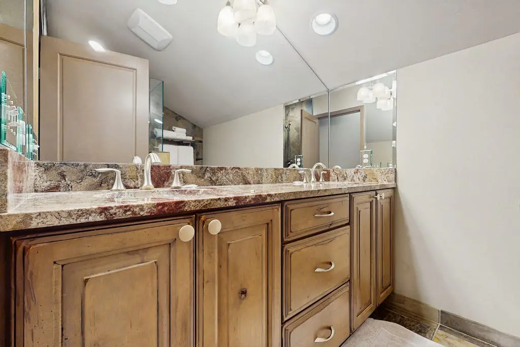 Lake Chelan Shores - Beachfront Splendor 12-5