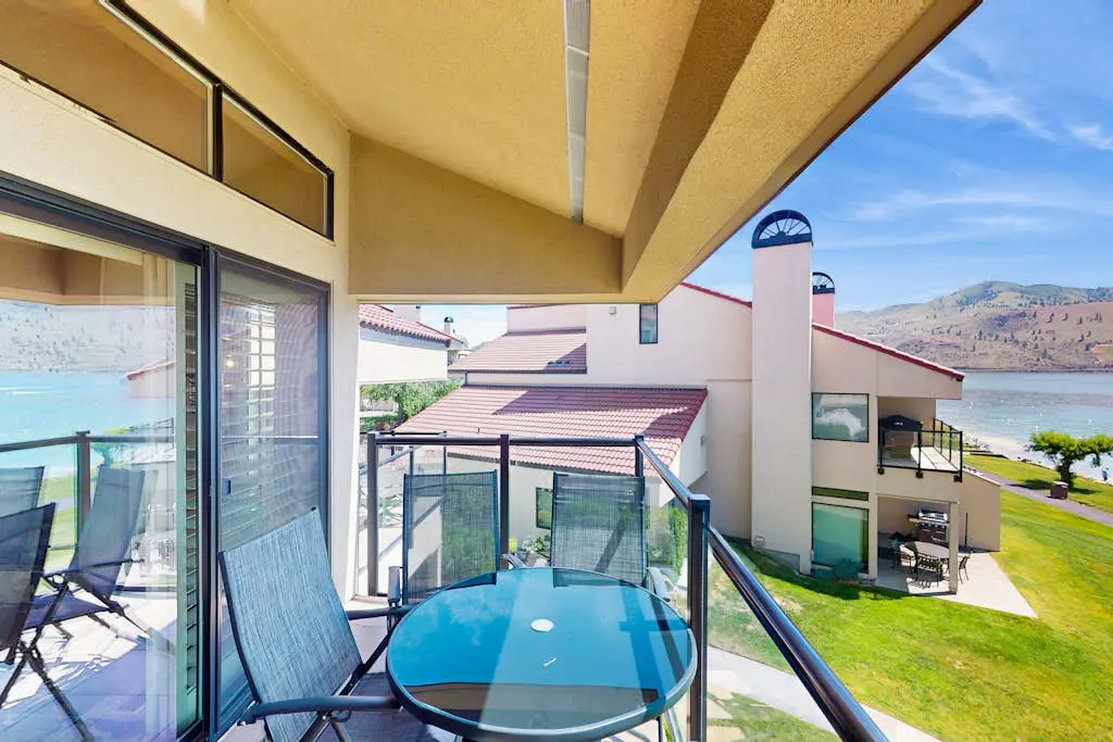 Lake Chelan Shores - Beachfront Splendor 12-5
