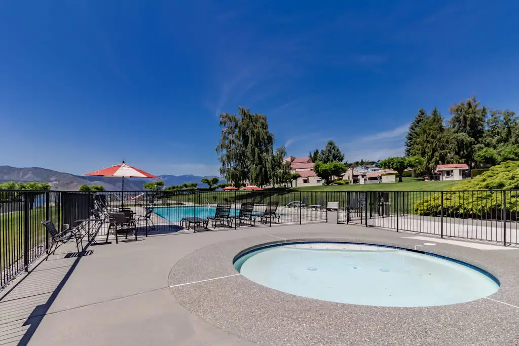 Lake Chelan Shores - Beachfront Splendor 12-5