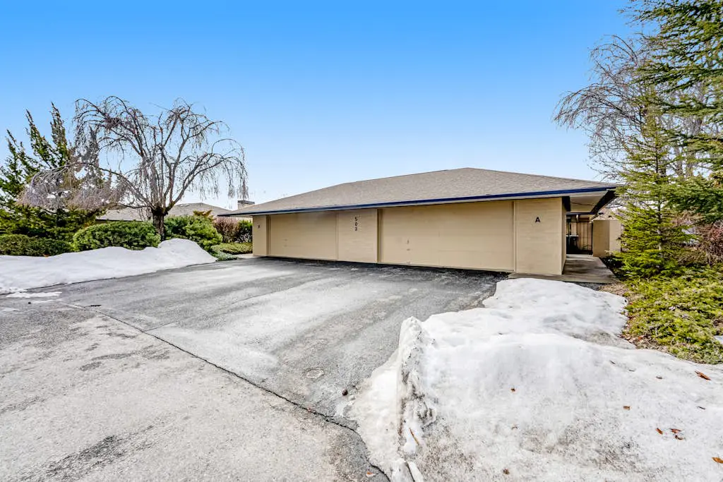 Wapato Point Halmalka 503A