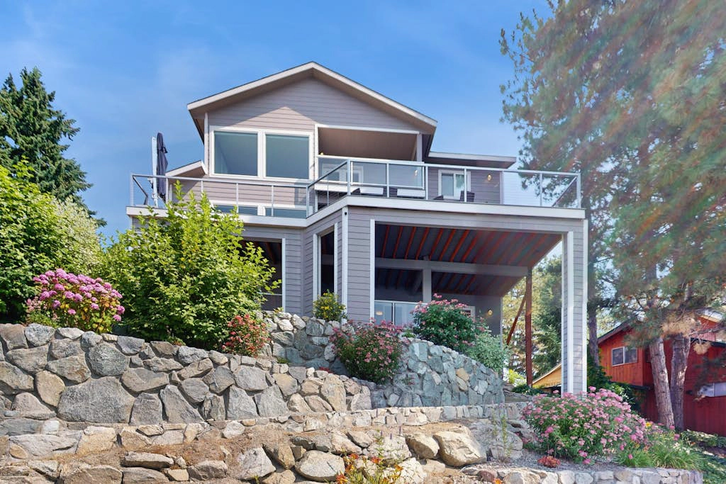 Spacious Lake Escape
