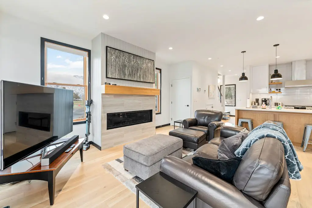 Ponderosa Court, Unit 2A