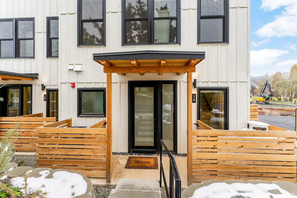 Ponderosa Court, Unit 2A