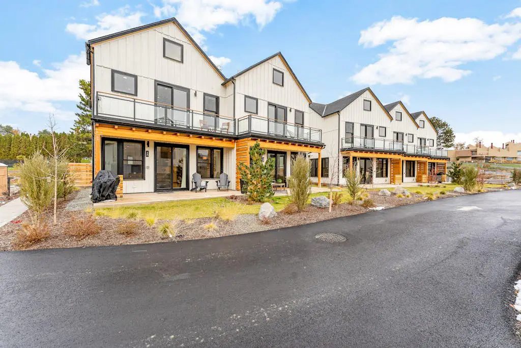 Ponderosa Court, Unit 2A