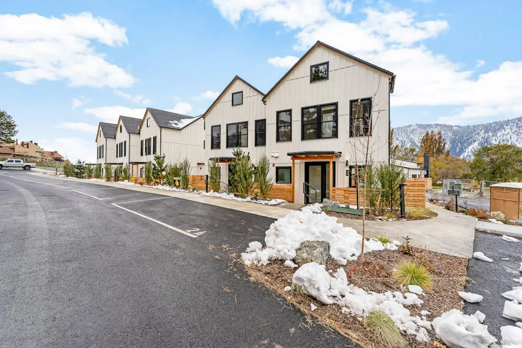 Ponderosa Court, Unit 2A