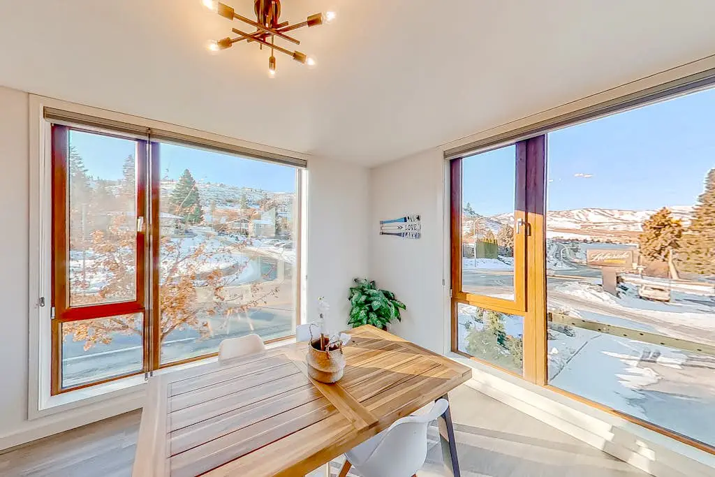 Chelan Resort Suites - Comfort by the Lake 201