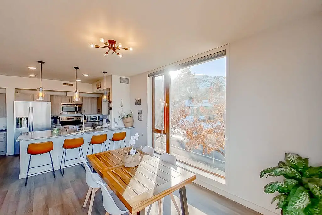 Chelan Resort Suites - Comfort by the Lake 201