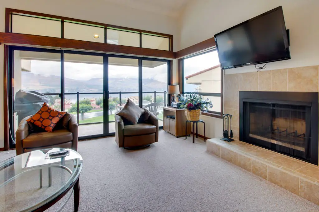 Lake Chelan Shores - Serenity by the Lake #15-9