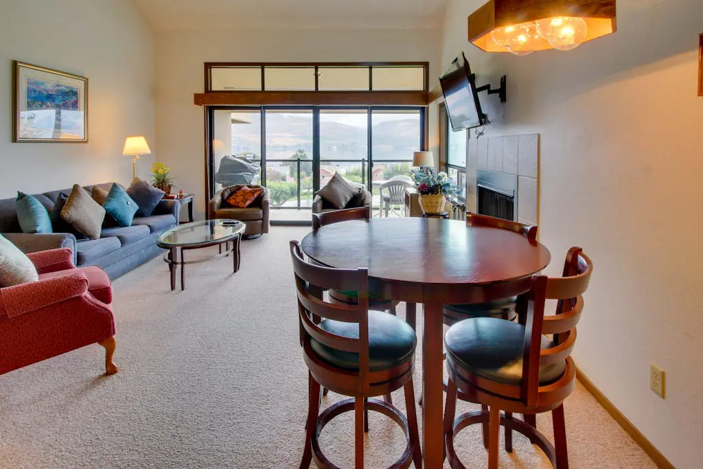 Lake Chelan Shores - Serenity by the Lake #15-9