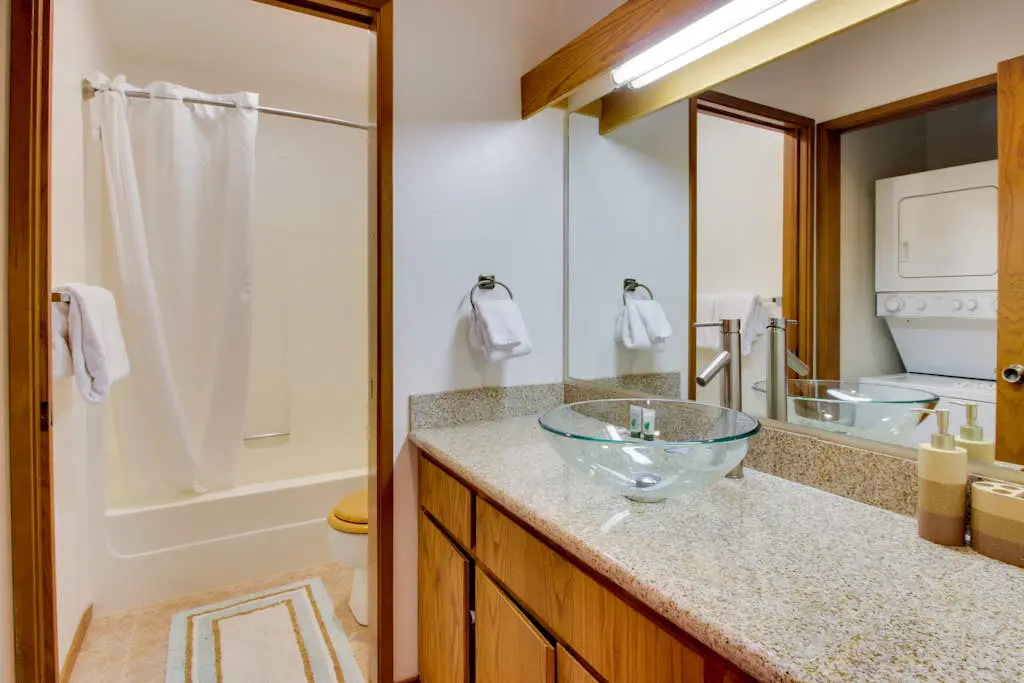 Lake Chelan Shores - Serenity by the Lake #15-9