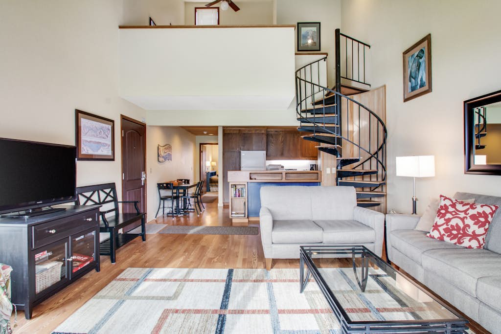 Lakefront Condo with Shared Dock, Pool, Hot Tub & Tennis