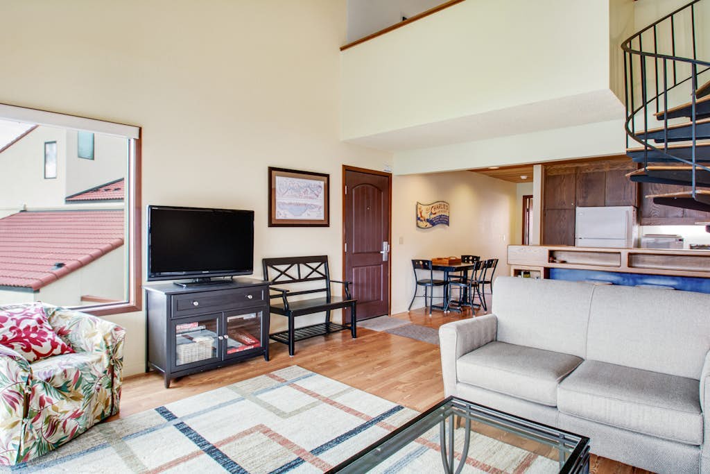 Lakefront Condo with Shared Dock, Pool, Hot Tub & Tennis