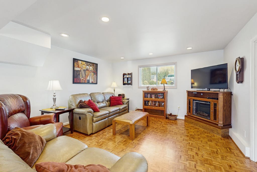 Lakefront home with patio, lake views & shared dock access