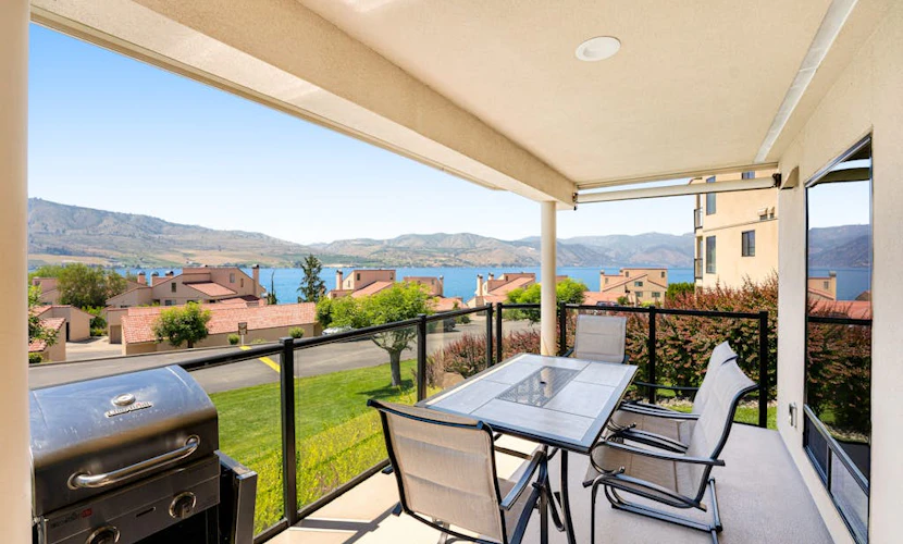 Lake & Mountain View Condo w/ Deck, AC & Shared Pools/Docks/Hot Tub/Tennis