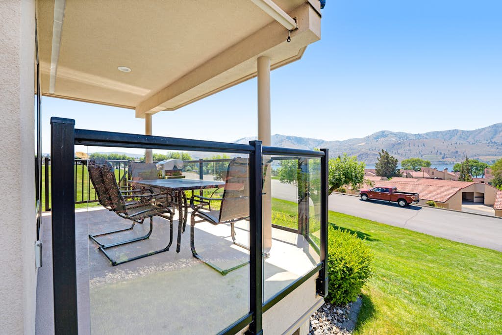 Lake & Mountain View Condo w/ Deck, AC & Shared Pools/Docks/Hot Tub/Tennis
