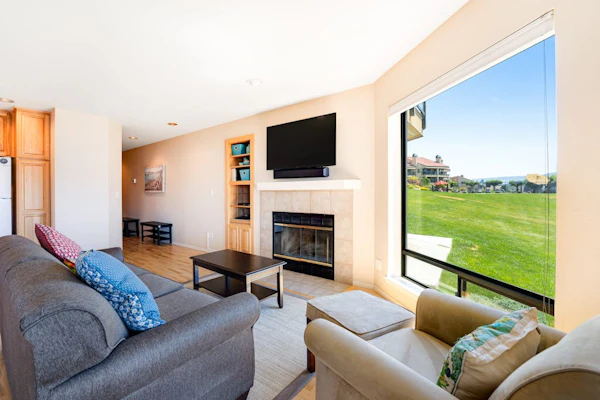 Lake & Mountain View Condo w/ Deck, AC & Shared Pools/Docks/Hot Tub/Tennis