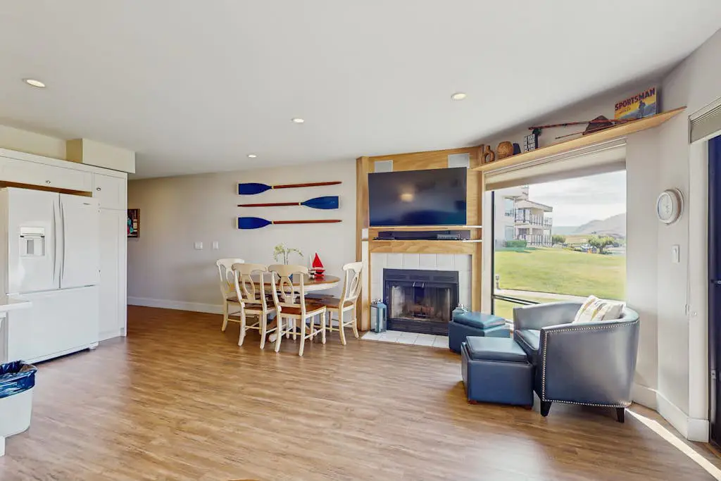 Lake Chelan Shores - Sailboat Dreams 17-2