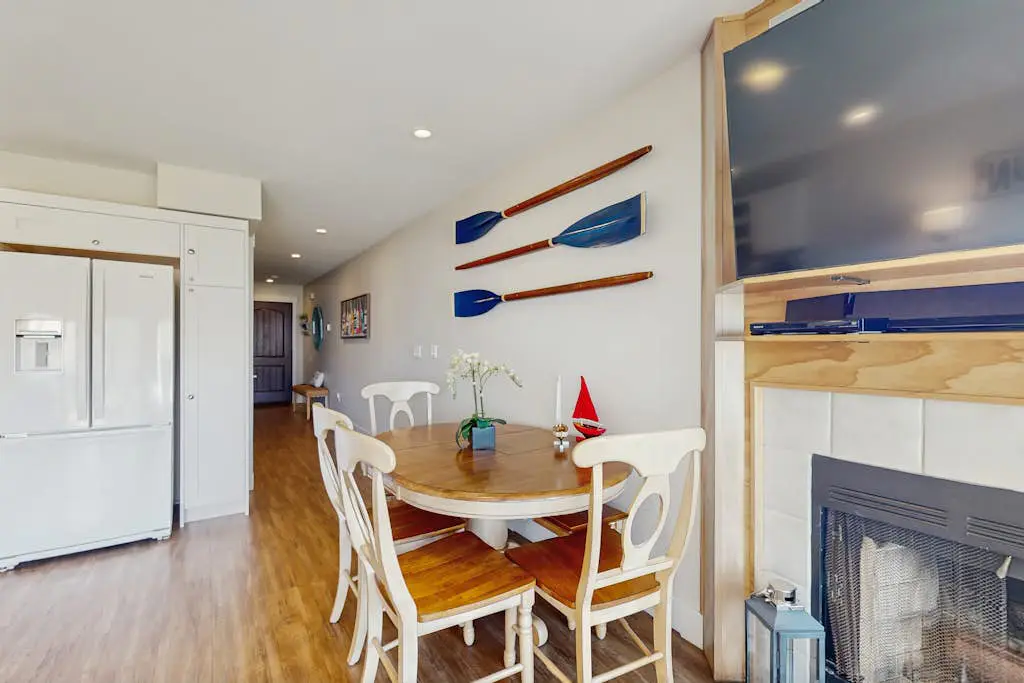 Lake Chelan Shores - Sailboat Dreams 17-2