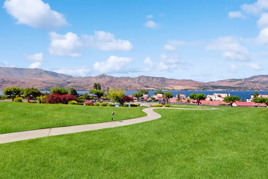Lake Chelan Shores - Sailboat Dreams 17-2