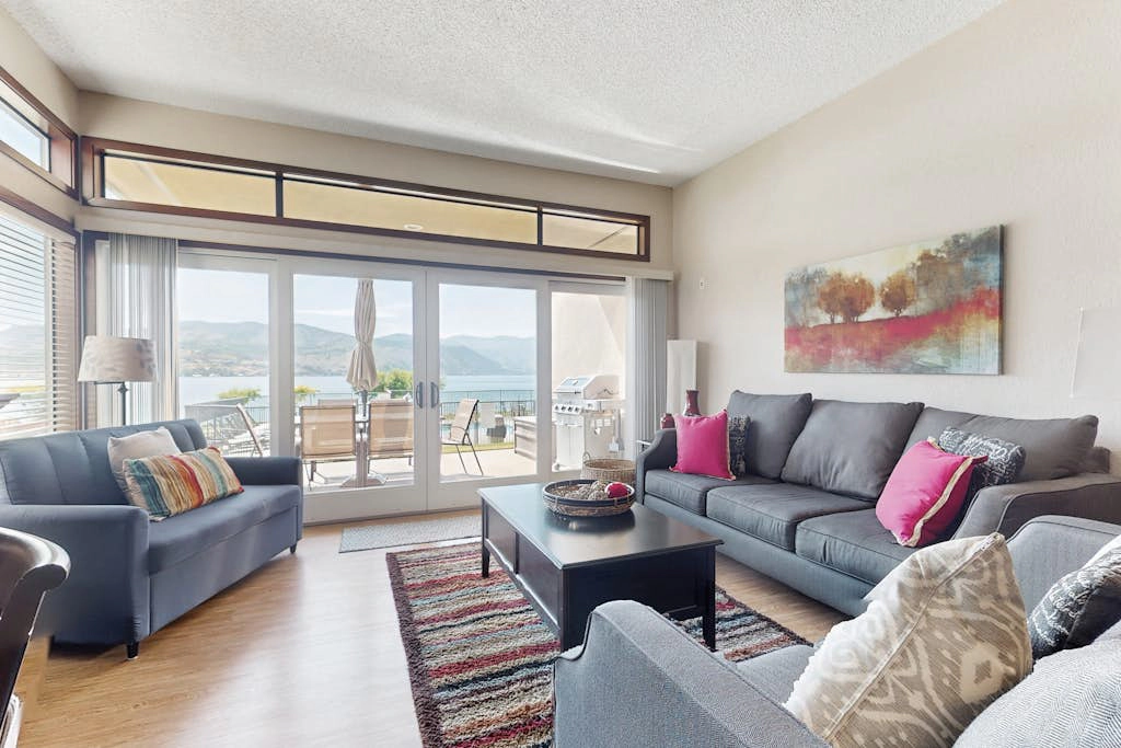 Lake Chelan Shores - Lakefront Hideaway #4-2