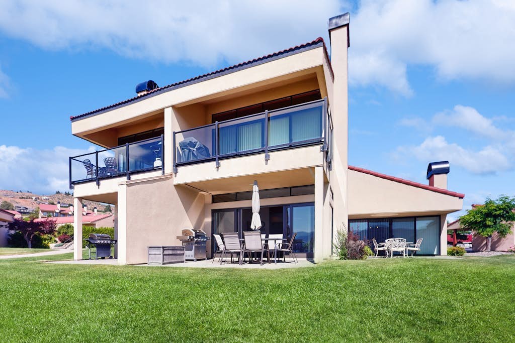 Stylish Condo with Shared Hot Tub, Pool & Lakefront Access