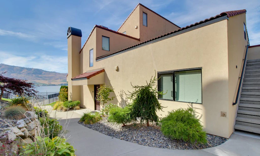 Ground-Floor, Lakefront Condo with Lake Views, Dock, and Shared Pools & Hot Tubs