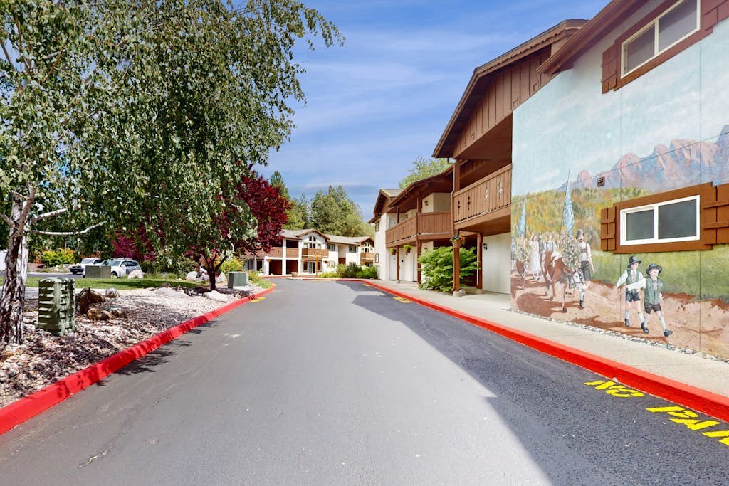 Icicle Village Resort 506 - pool, hot tub, walk downtown