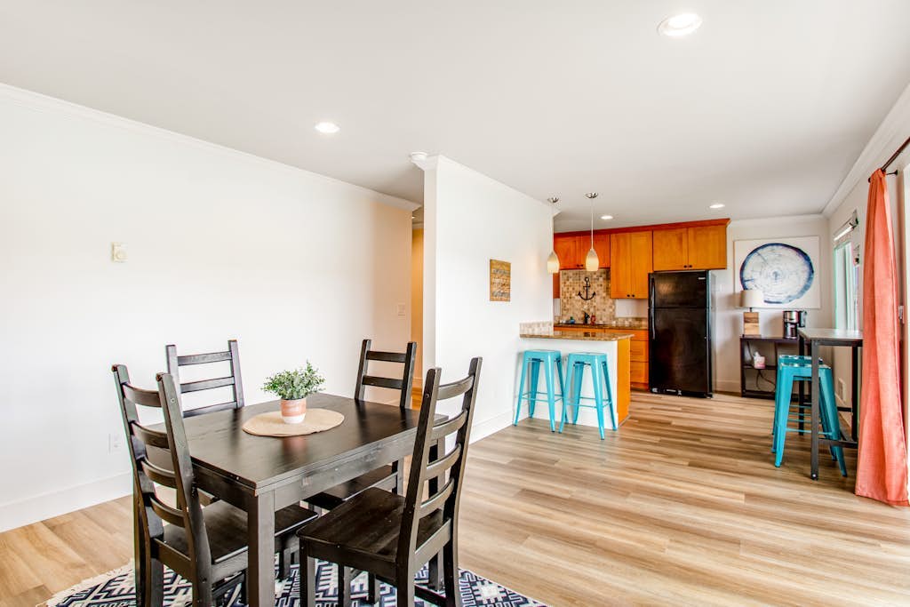 Lakeview condo with WiFi, laundry, and easy town access