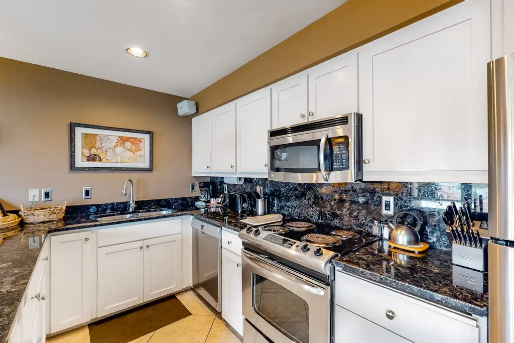 Lake Chelan Shores - A Lakeside Spectacular #17-10