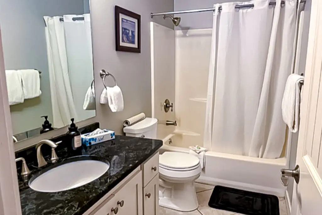 Lake Chelan Shores - A Lakeside Spectacular #17-10