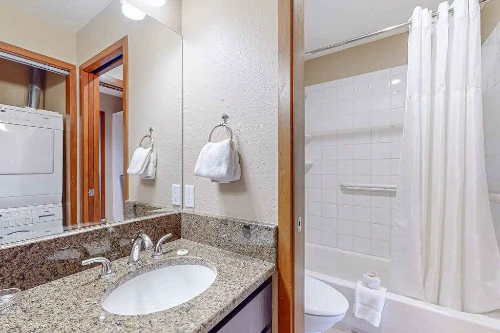 Lake Chelan Shores - Sunset Condo #13-4