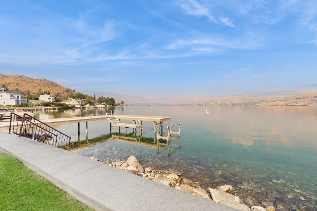 Gorgeous home with 92 feet of private waterfront, swim deck & private hot tub