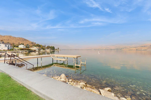 Gorgeous home with 92 feet of private waterfront, swim deck & private hot tub