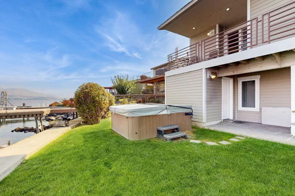 Gorgeous home with 92 feet of private waterfront, swim deck & private hot tub