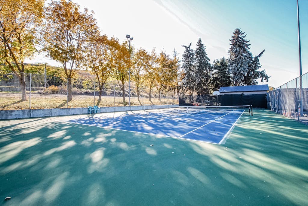 Ideal lakefront condo w/ shared pool/hot tub, shared dock, & high-speed WiFi