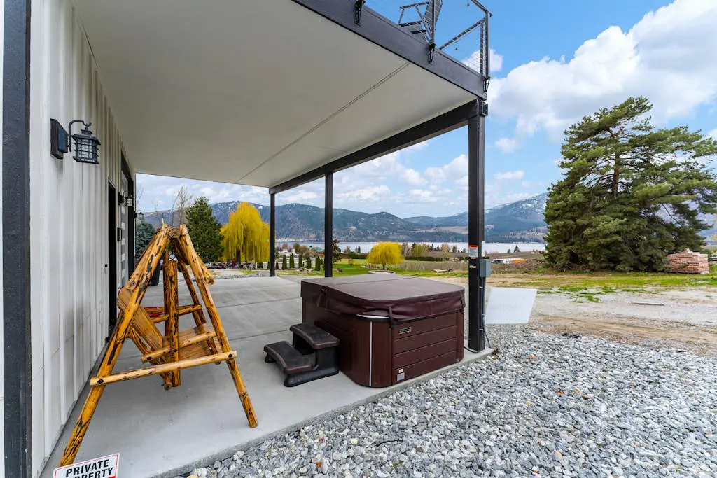 Modern Manson Lakeview