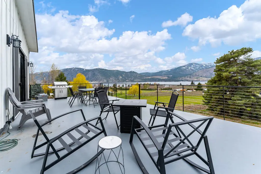 Modern Manson Lakeview