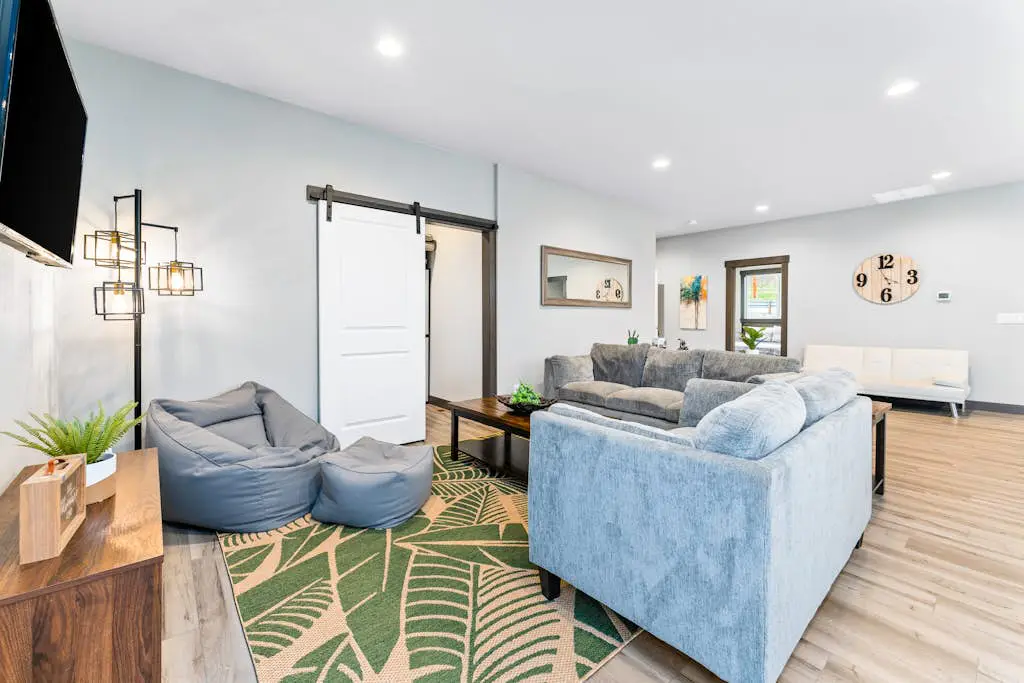 Modern Manson Lakeview