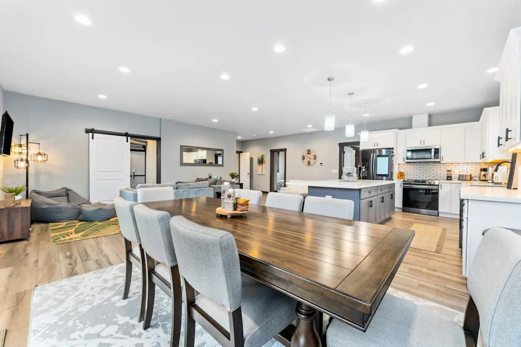 Modern Manson Lakeview