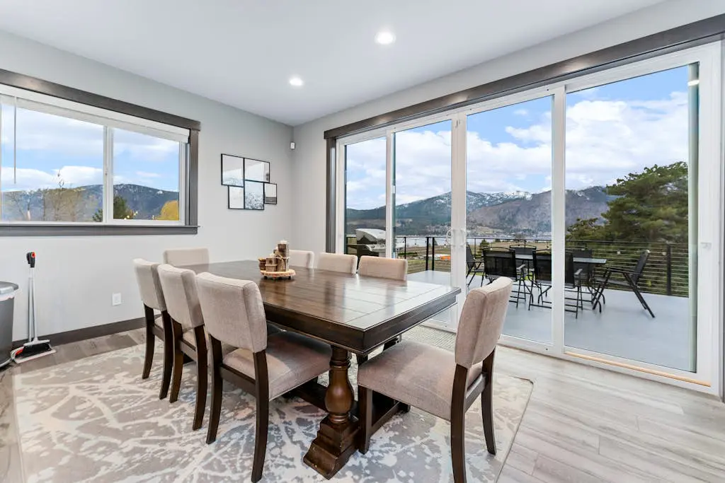 Modern Manson Lakeview