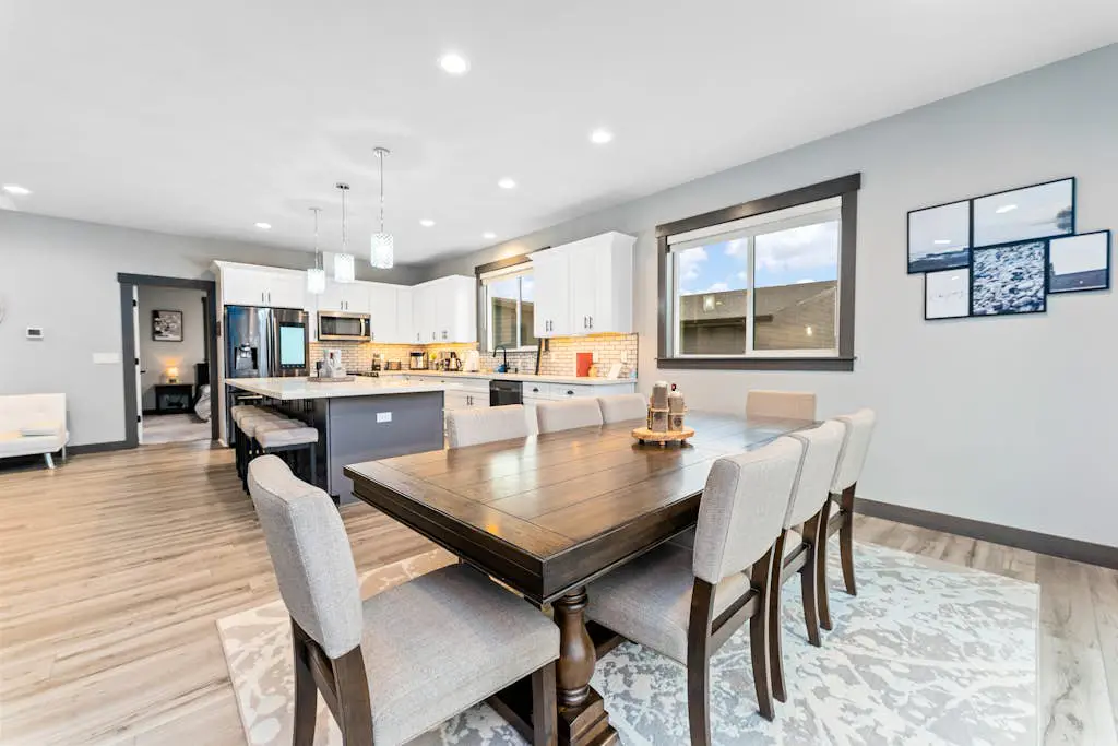 Modern Manson Lakeview