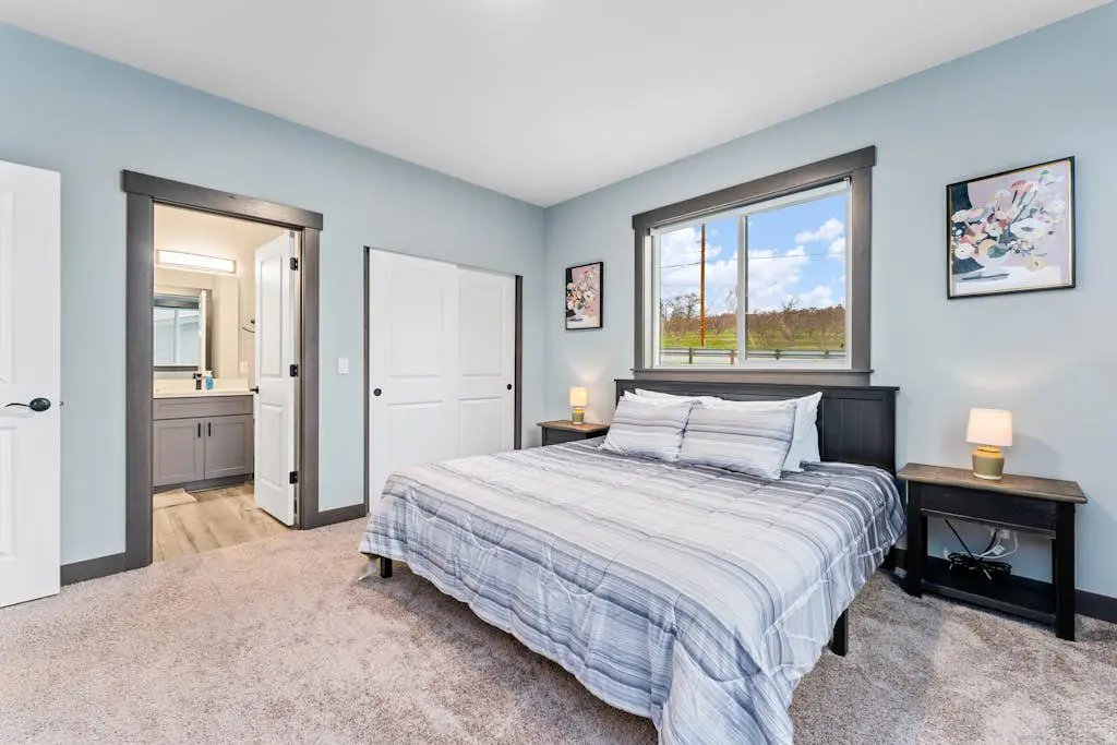 Modern Manson Lakeview