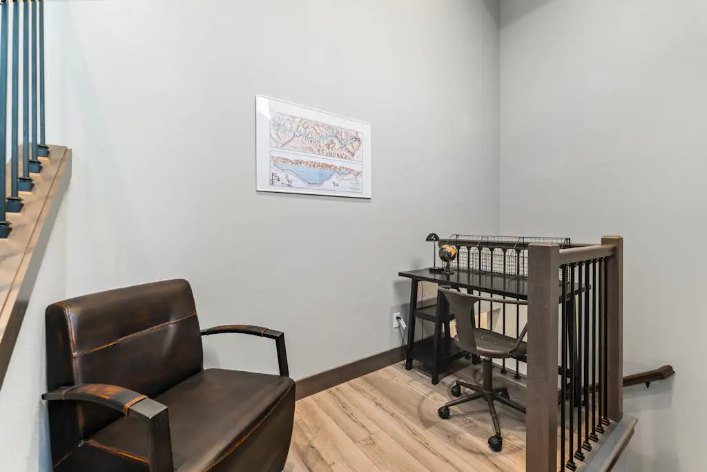 Modern Manson Lakeview